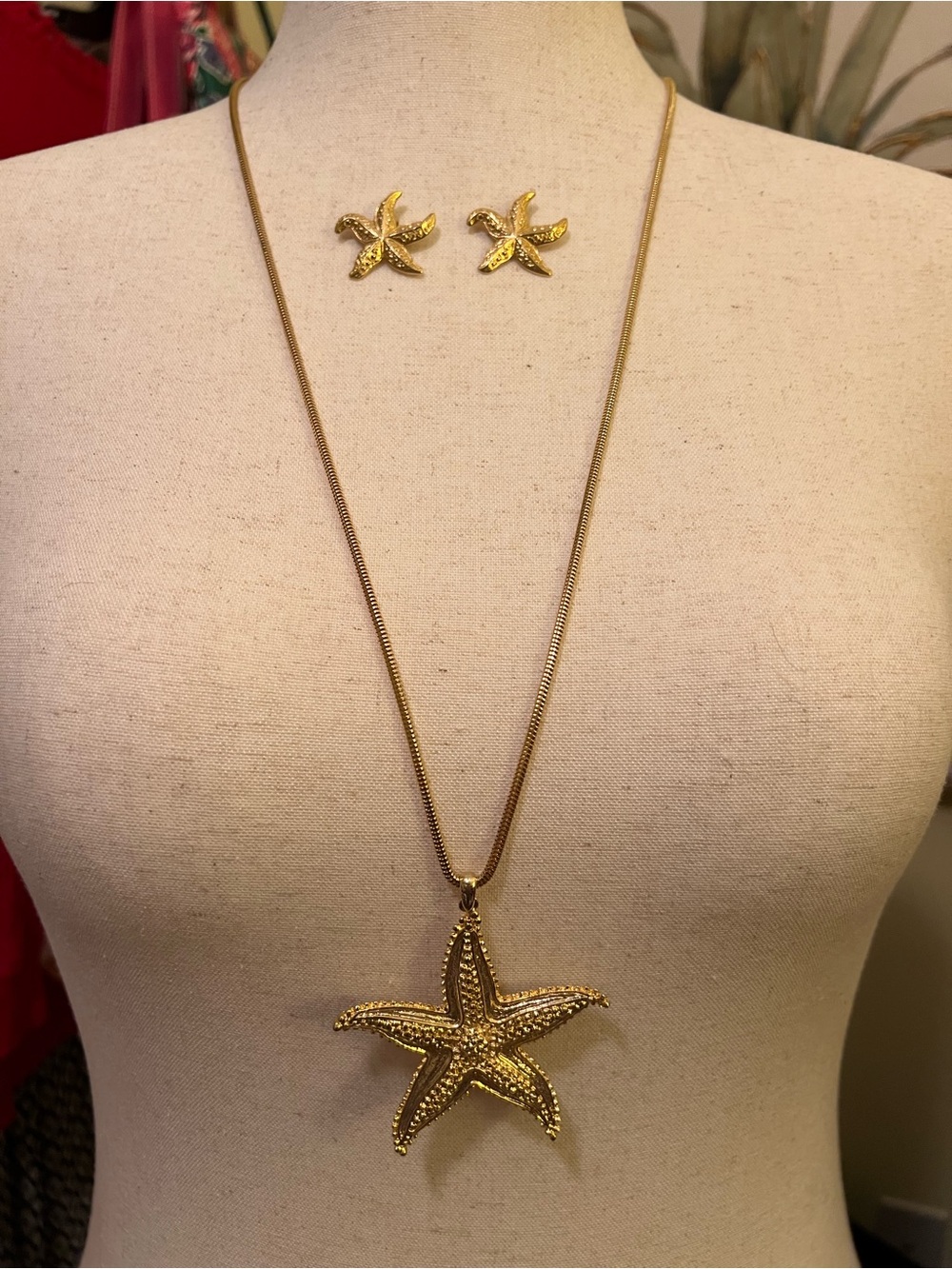 Gold Starfish Pendant Necklace and Stud Earrings Set